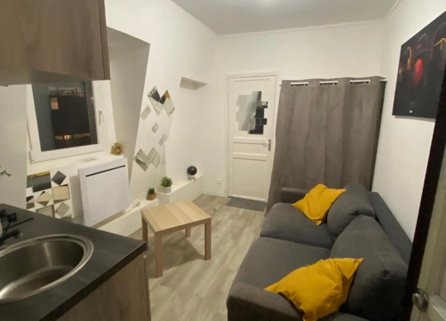 Studio Cosy Et Moderne Dans Le Centre Anime De Paris contacts